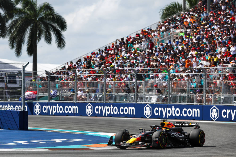 爱游戏官方入口-雷诺车队碾压红牛二队，皮亚斯特里点燃赛场